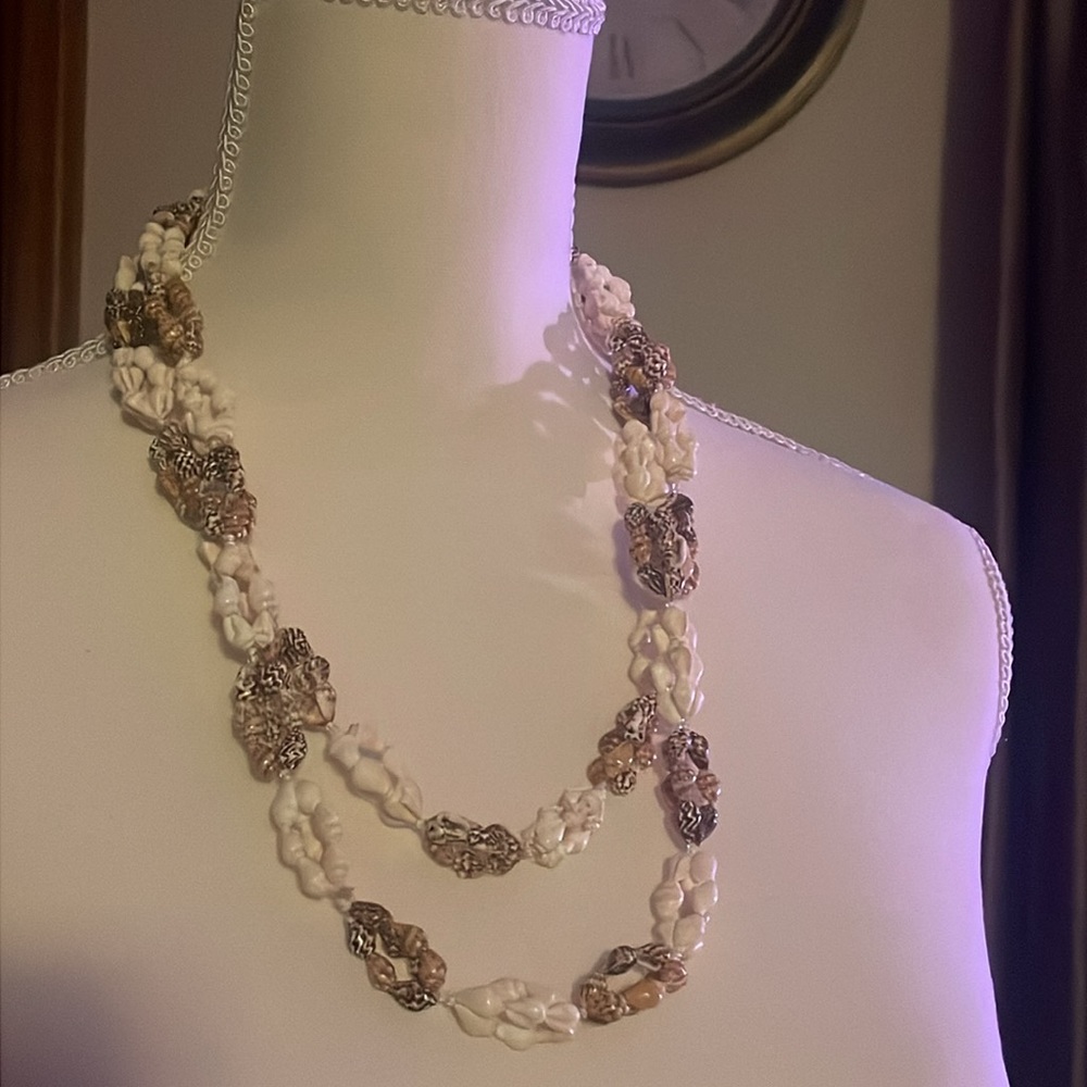 Shell Necklace - Picture 2 of 3